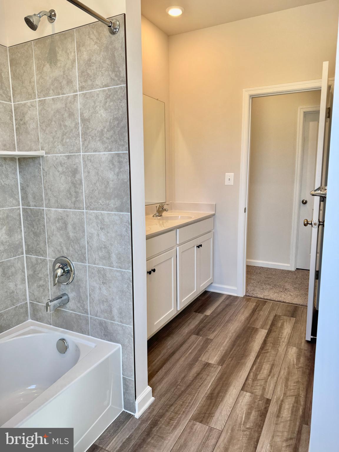 RED CLOVER MEADOWS - Residential Lease