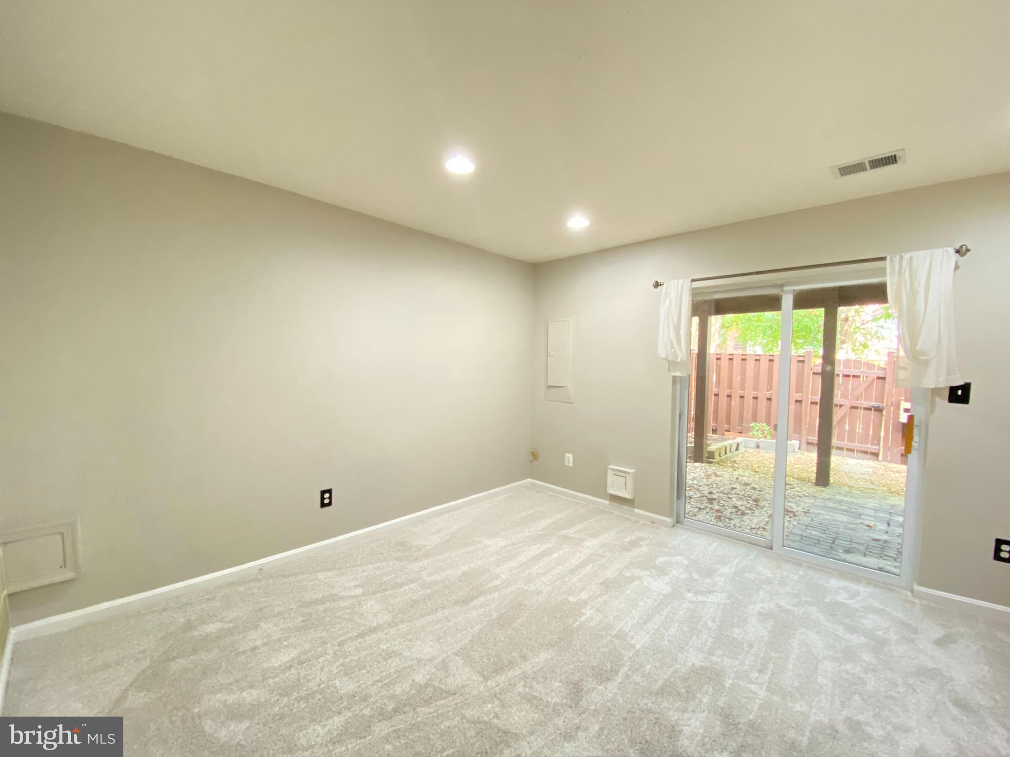 MOUNT VERNON TOWNES - Residential Lease