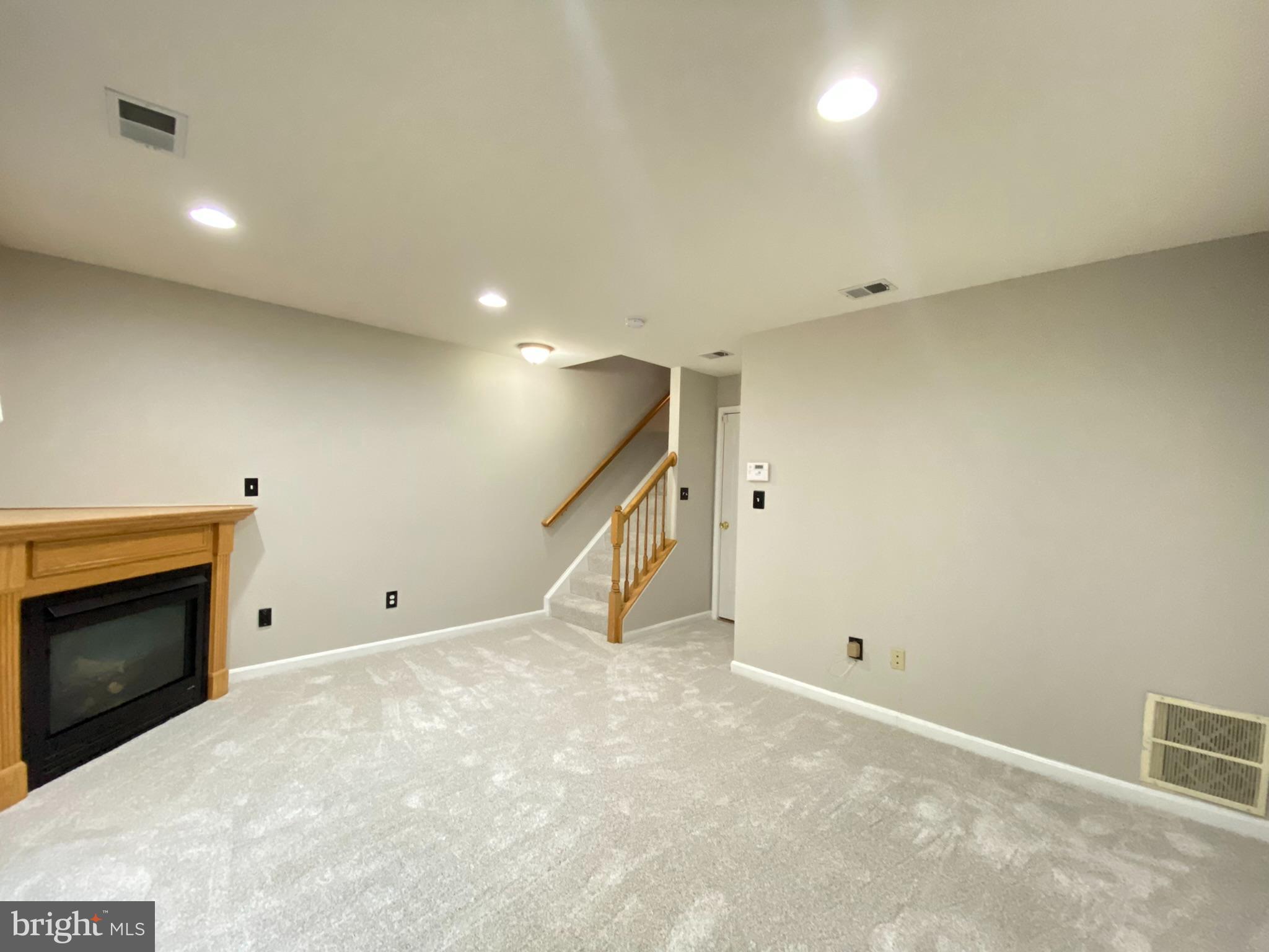 MOUNT VERNON TOWNES - Residential Lease