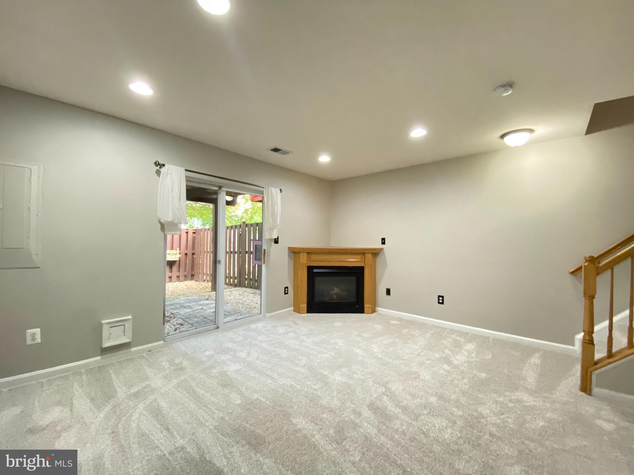 MOUNT VERNON TOWNES - Residential Lease