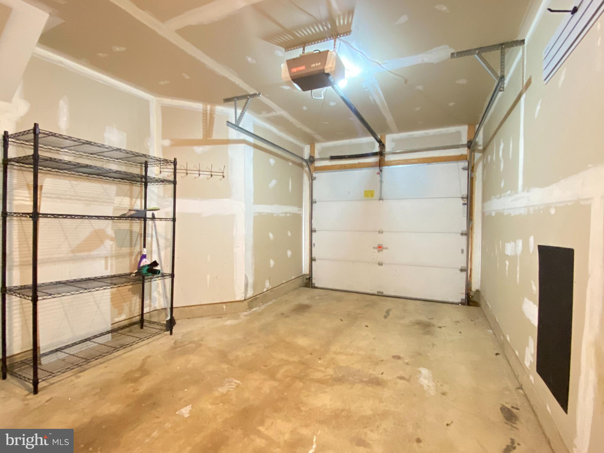 MOUNT VERNON TOWNES - Residential Lease