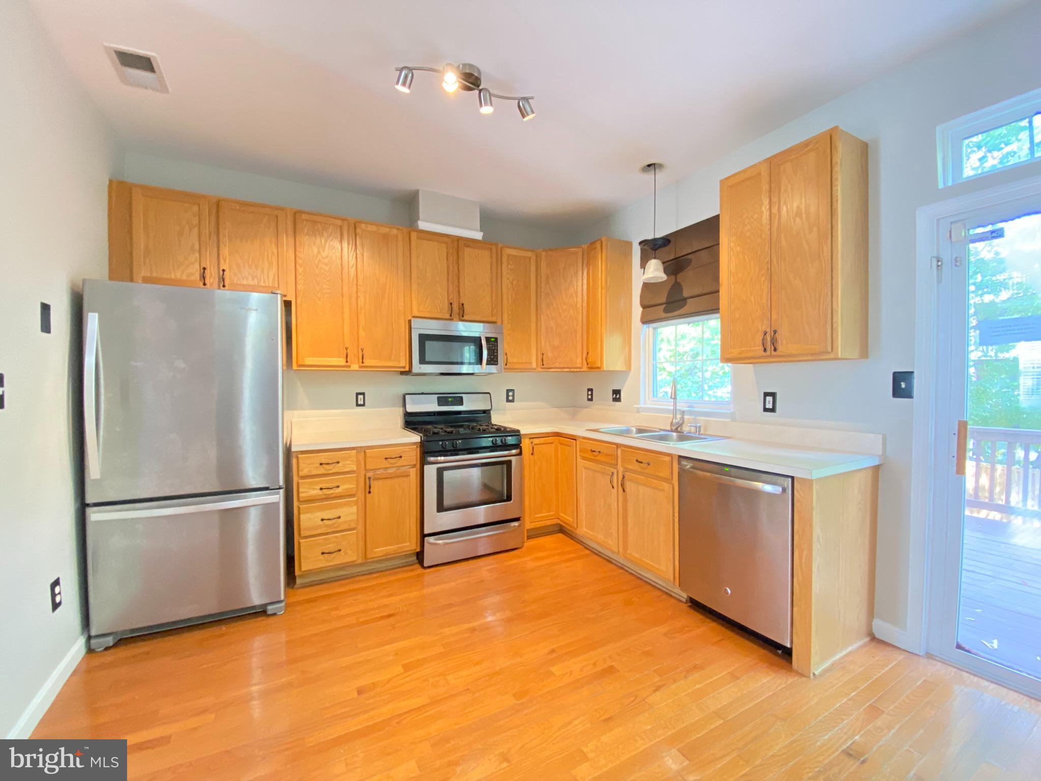 MOUNT VERNON TOWNES - Residential Lease