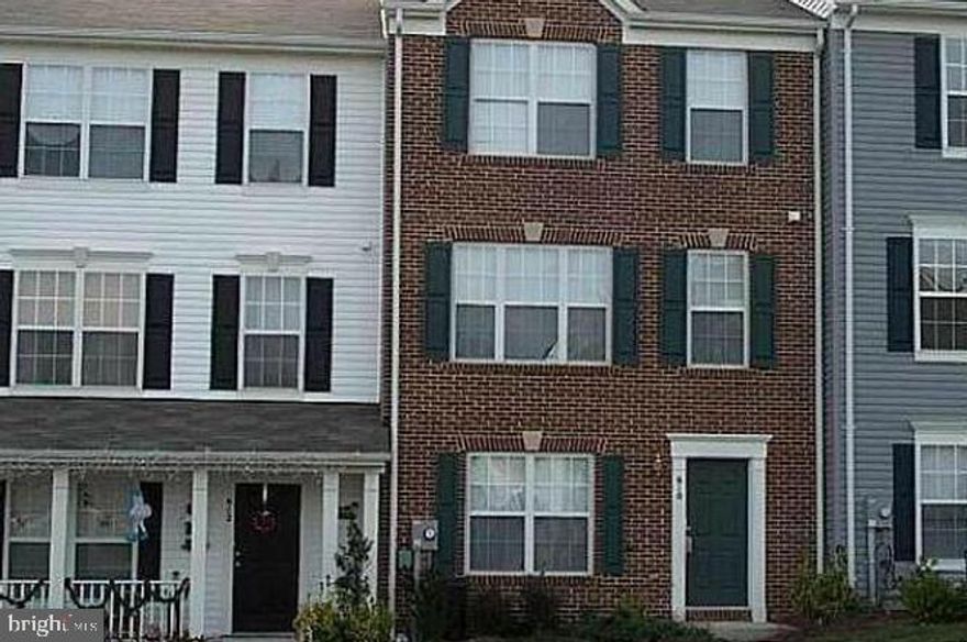 Spacious three-level townhouse with Lower level bedroom & full bath, family room. Upper level 1: living room, large kitchen/dining room. Upper level 2: 3 bedrooms, 2 full baths. Please no smokers, pets on a case by case basis with an  additional refundable deposit. Great location in Strasburg, close to downtown & I-81.  New stove and refridgerator is being installed