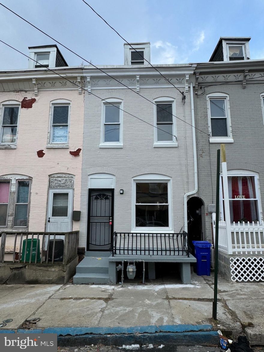 This Beautiful Home in Reading has been recently updated and all you need to do is move in!
Gas Heat, 2 Bedrooms, Nice Kitchen, stainless steel appliances, Granite countertops,1 bath, Laminate floors  and much more call me for your next showing