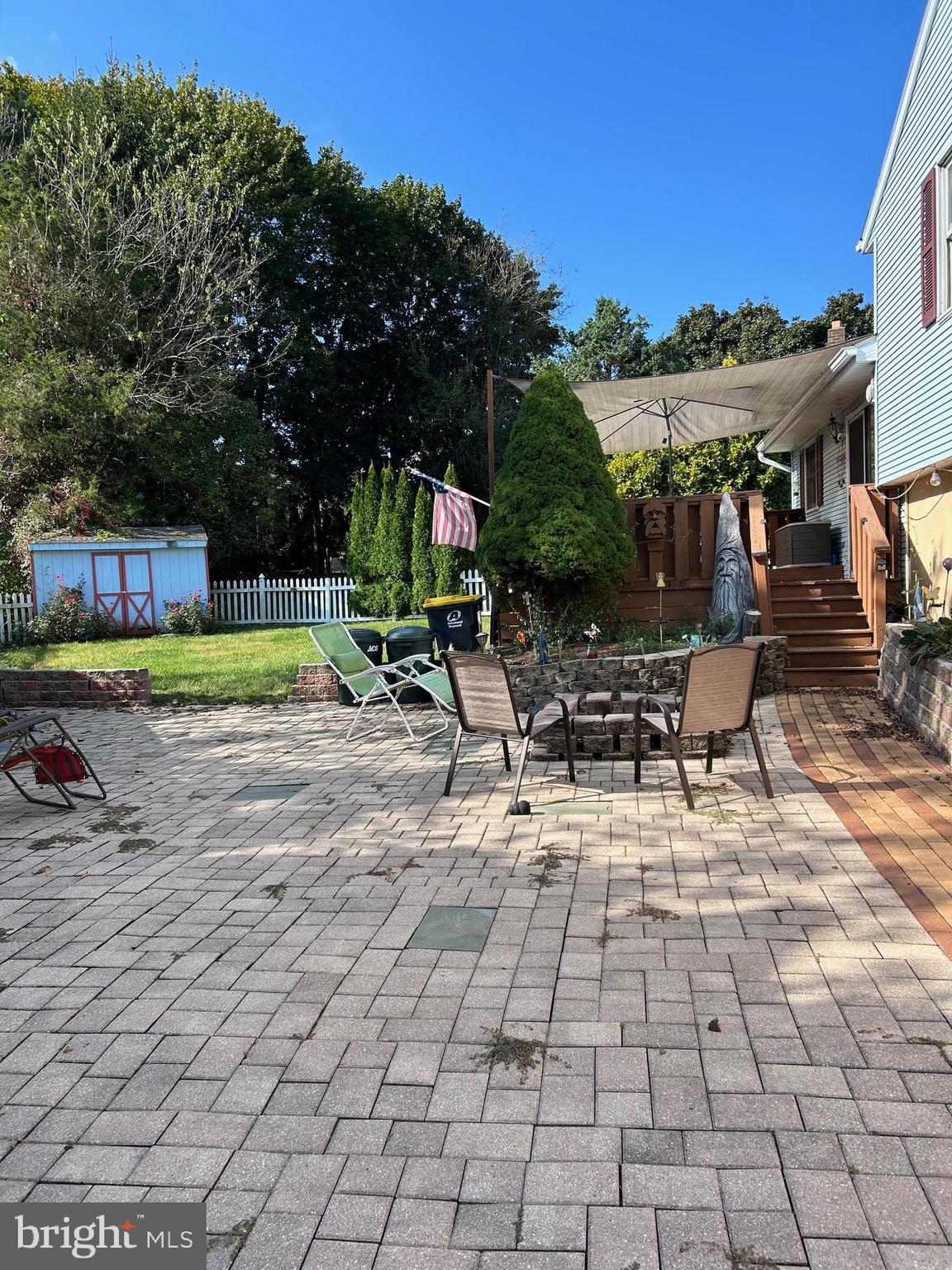 200 W MEADOW AVENUE