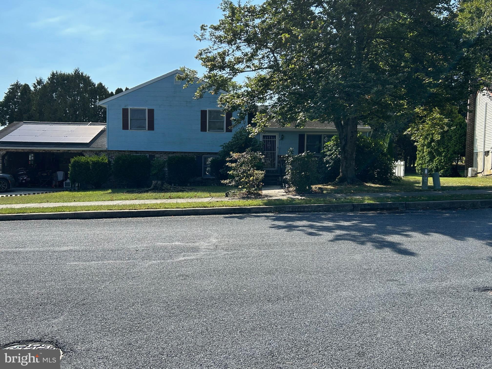 200 W MEADOW AVENUE
