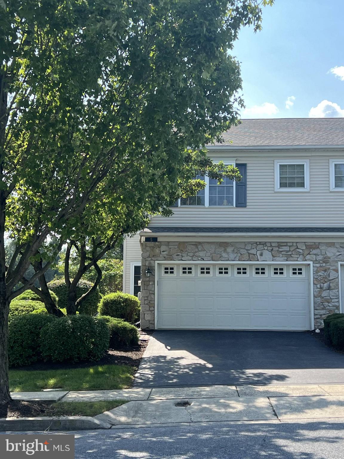 3 Bedroom end-unit available for rent Mid April. No smoking, no pets. Very well maintained property with bedrooms all on the upper level. Laundry on the upper level. No basement.