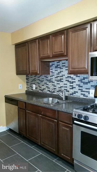 IDLEWOOD - Residential Lease