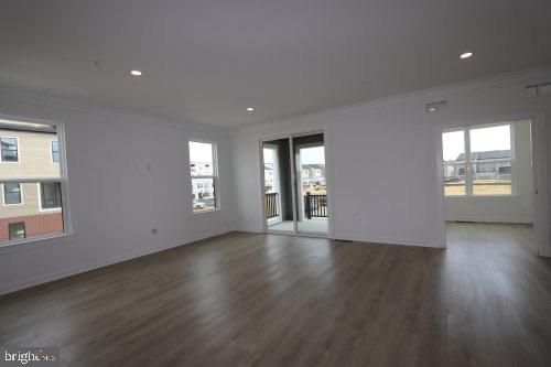 SOUTH LAKE - Residential