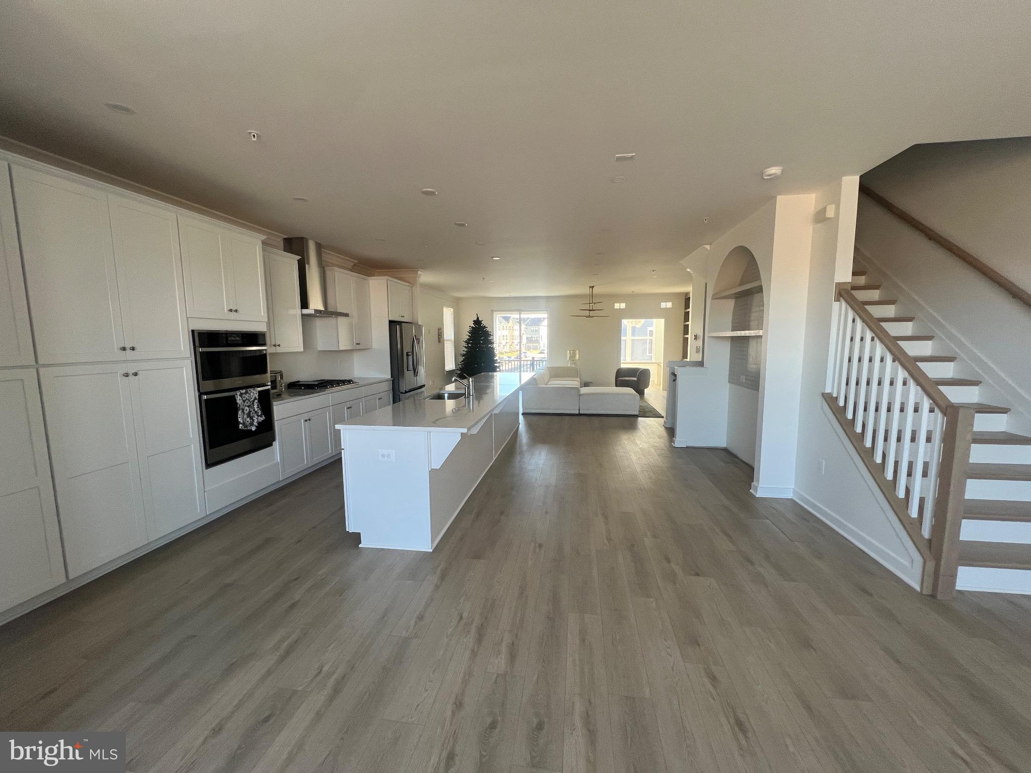 SOUTH LAKE - Residential