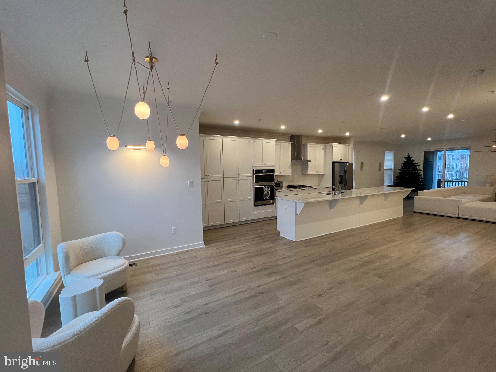 SOUTH LAKE - Residential