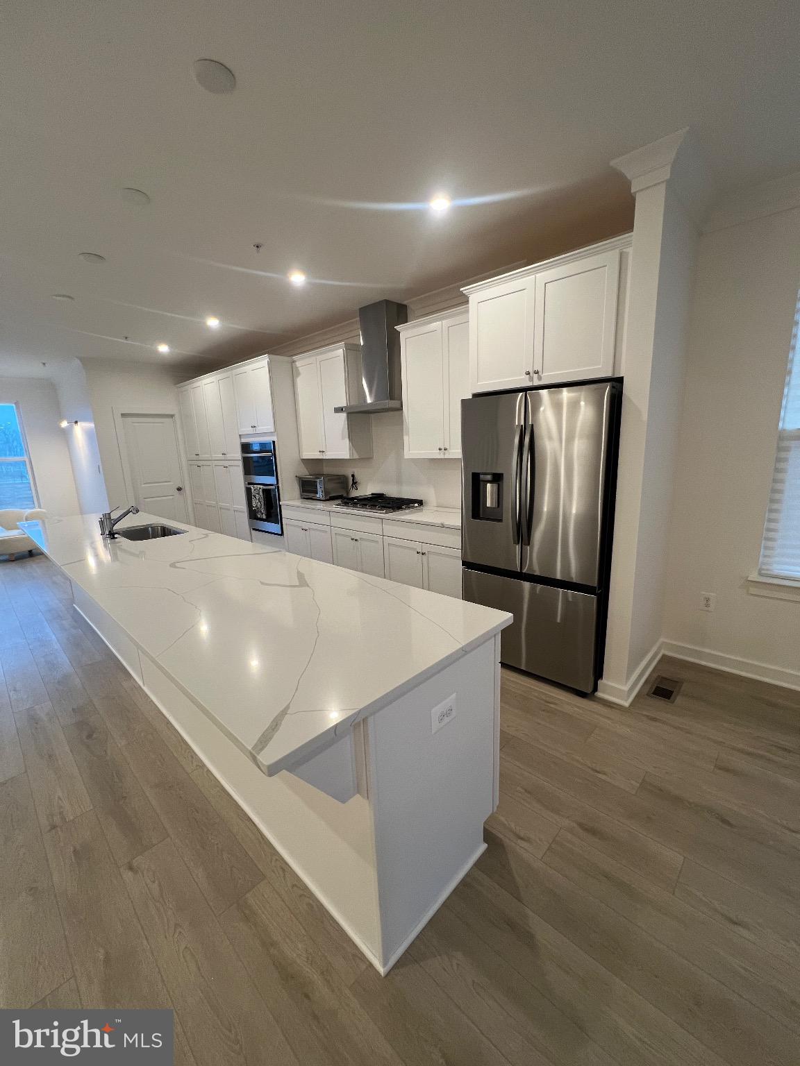 SOUTH LAKE - Residential