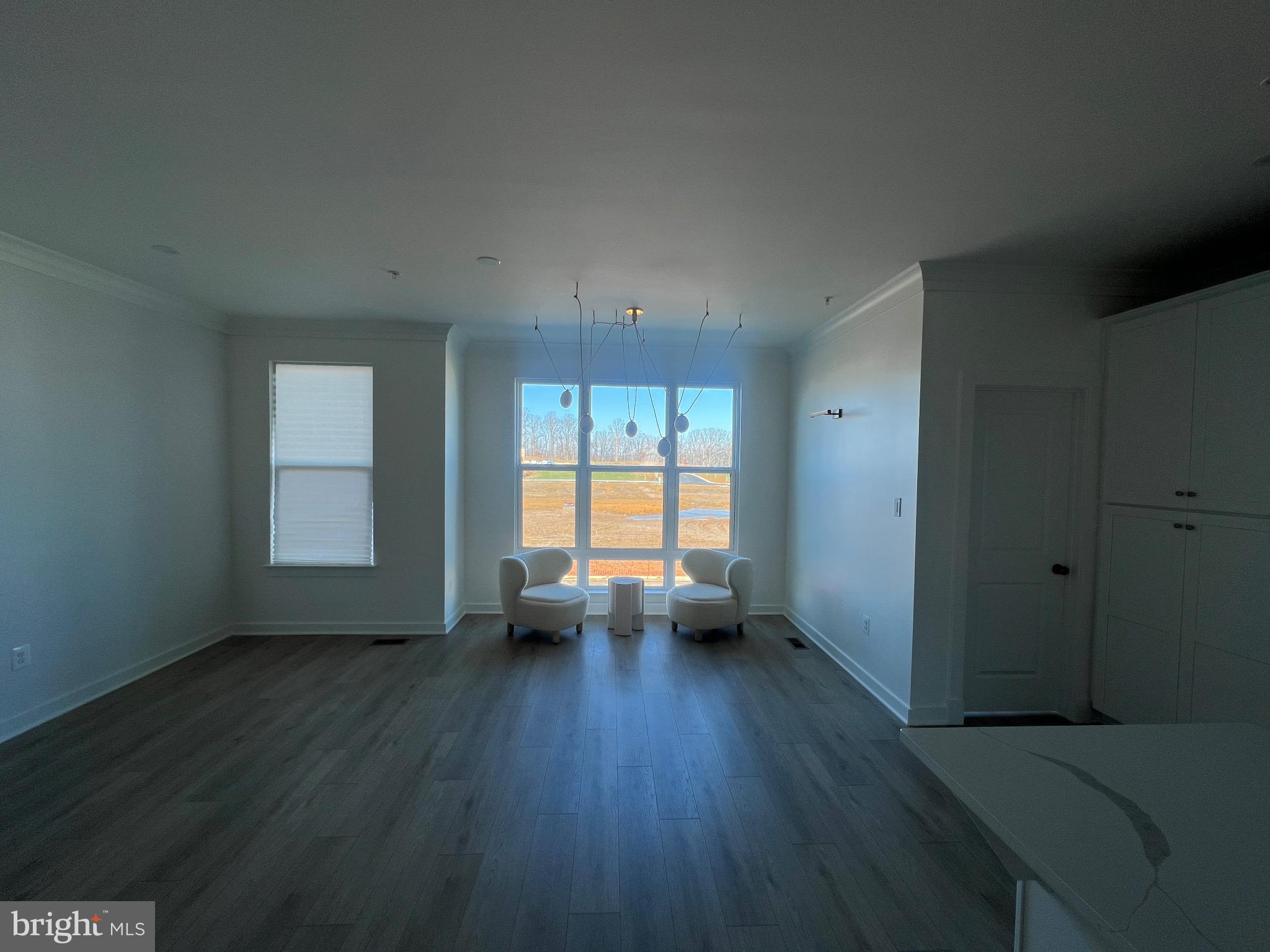 SOUTH LAKE - Residential