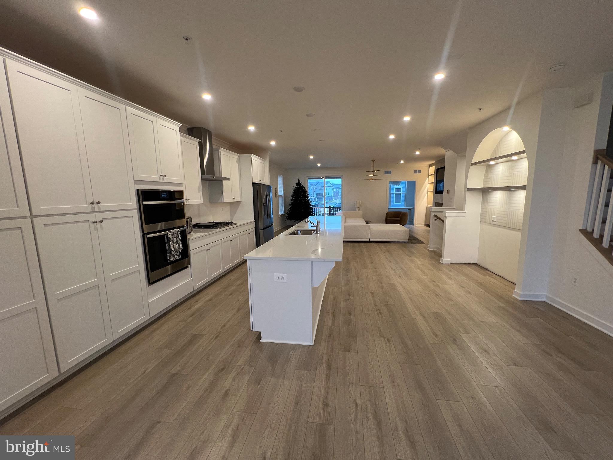 SOUTH LAKE - Residential