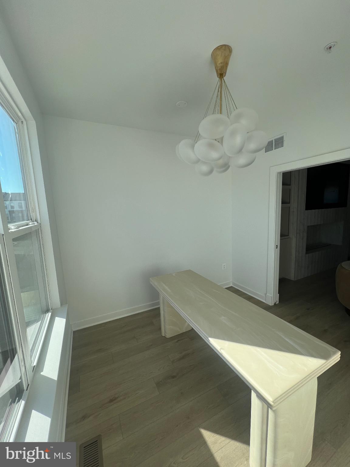 SOUTH LAKE - Residential