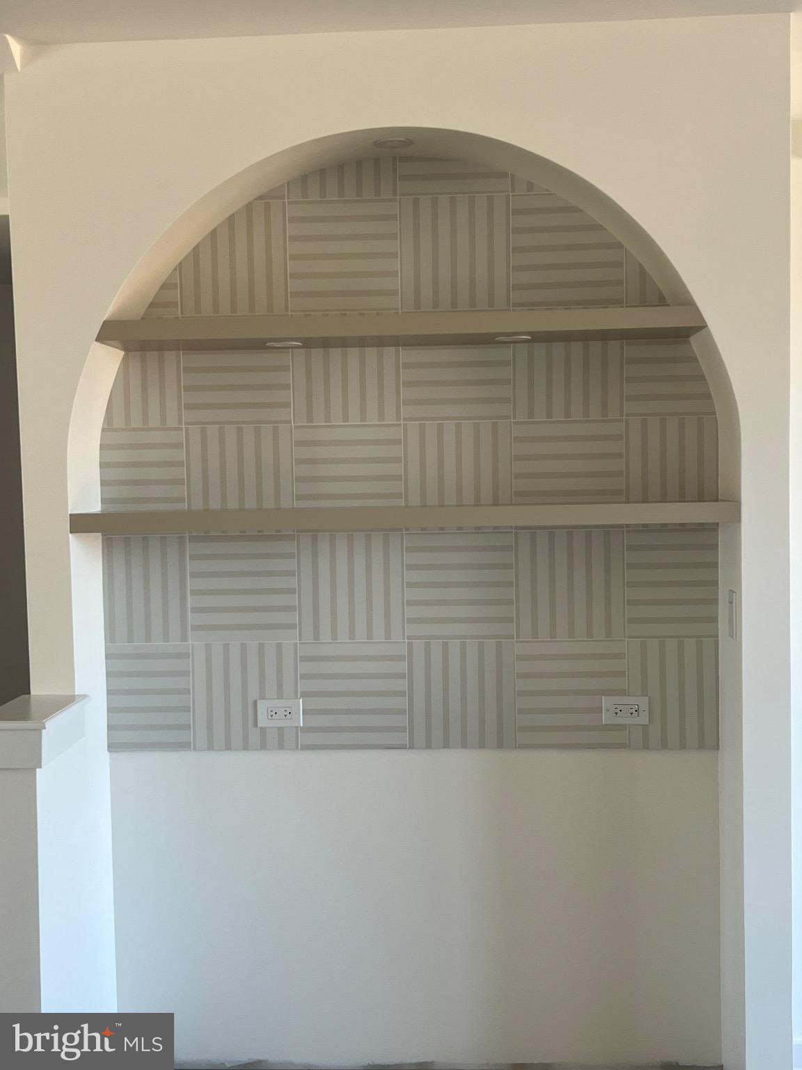 SOUTH LAKE - Residential