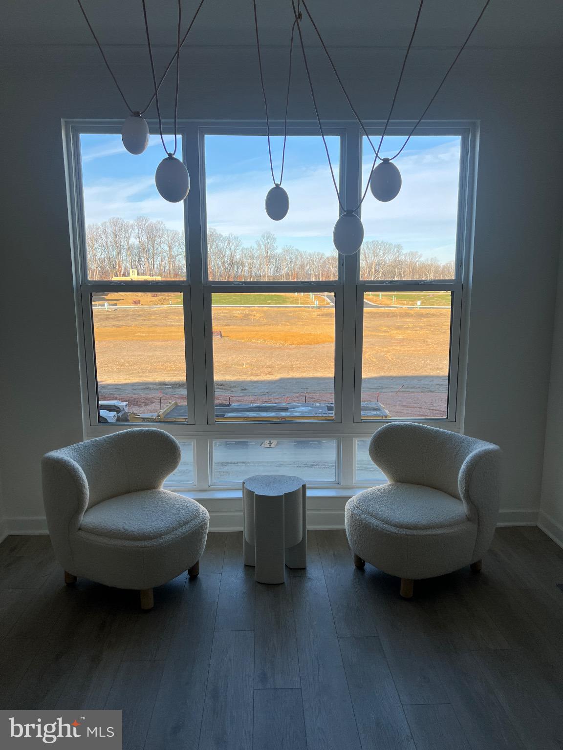 SOUTH LAKE - Residential