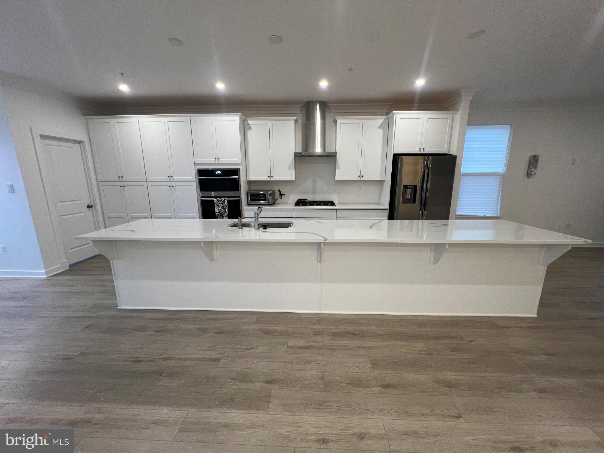 SOUTH LAKE - Residential