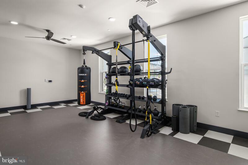 SOUTH LAKE - Residential