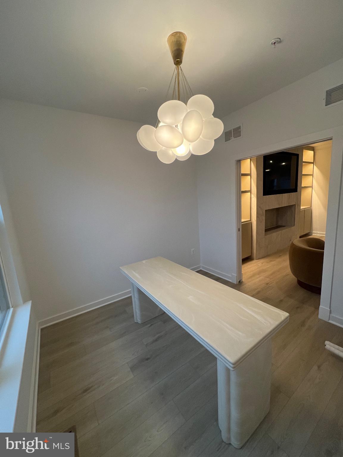 SOUTH LAKE - Residential