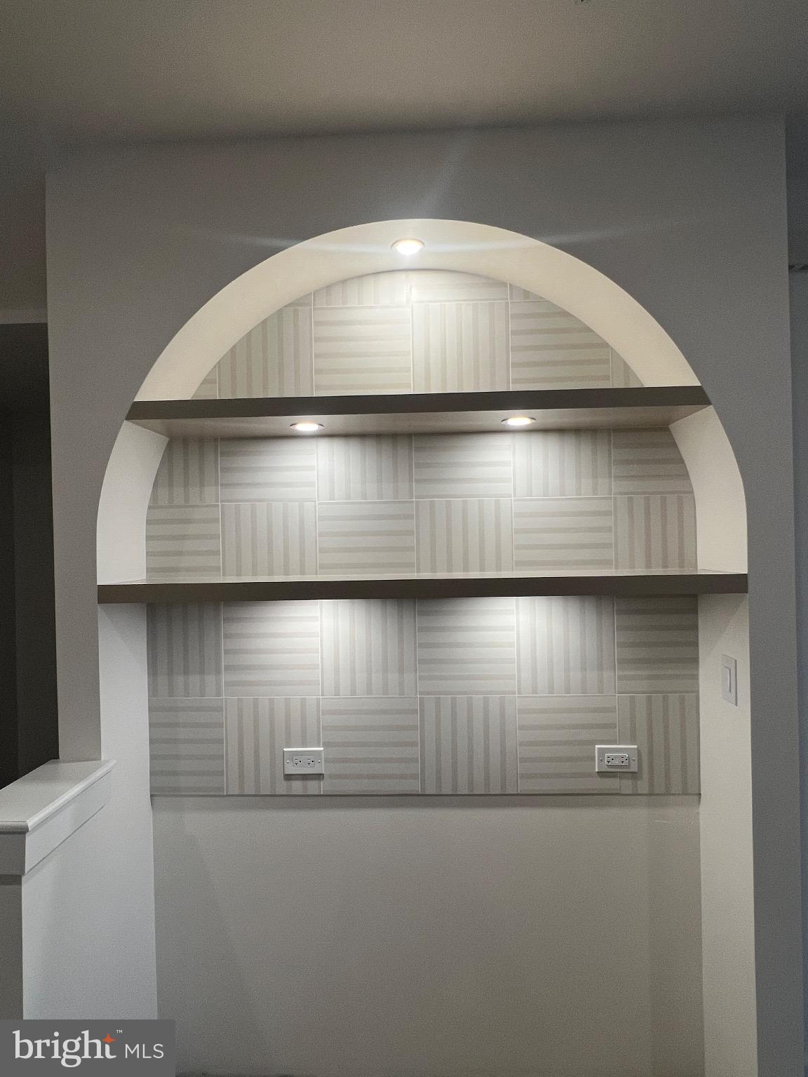 SOUTH LAKE - Residential