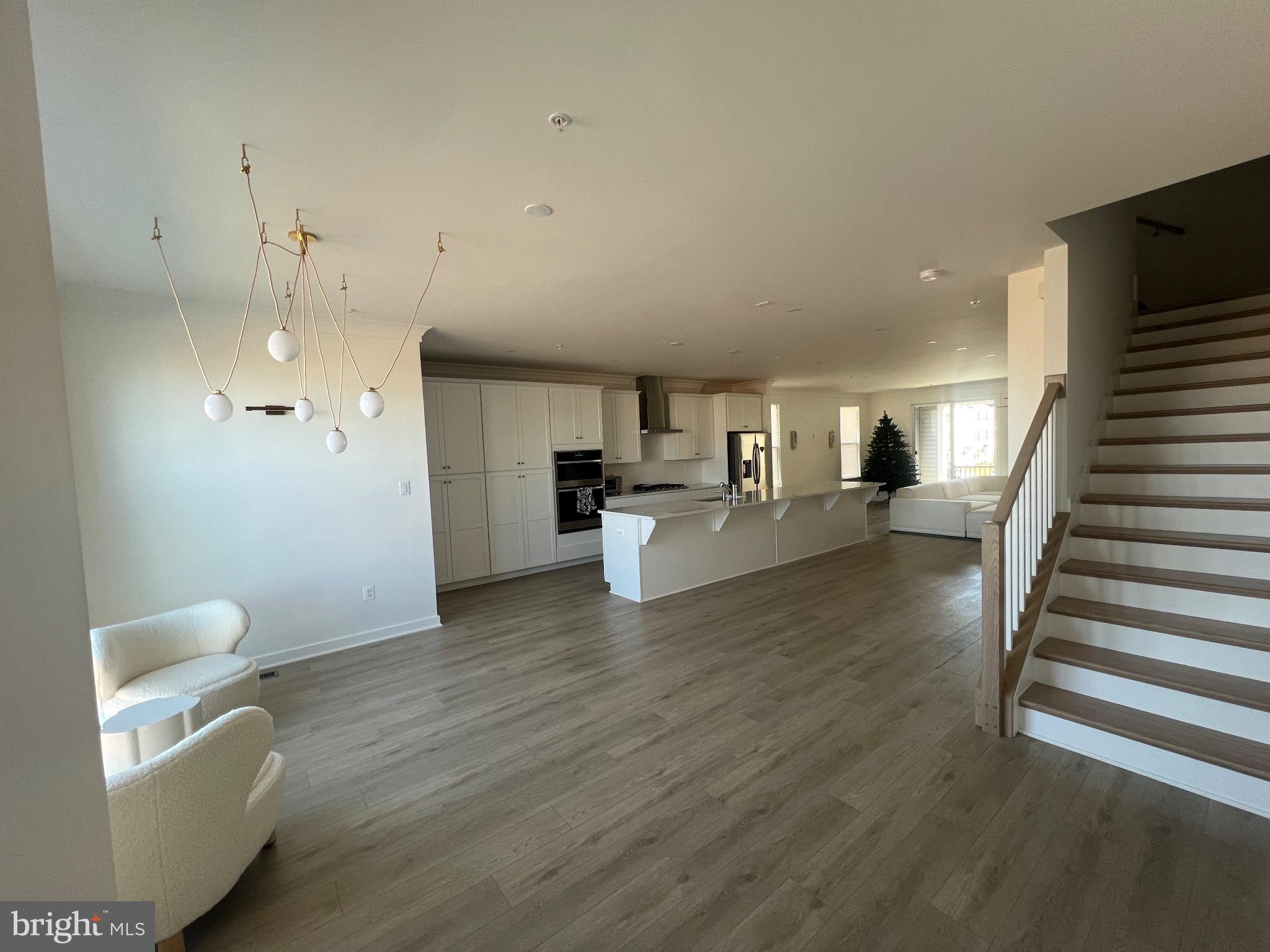 SOUTH LAKE - Residential