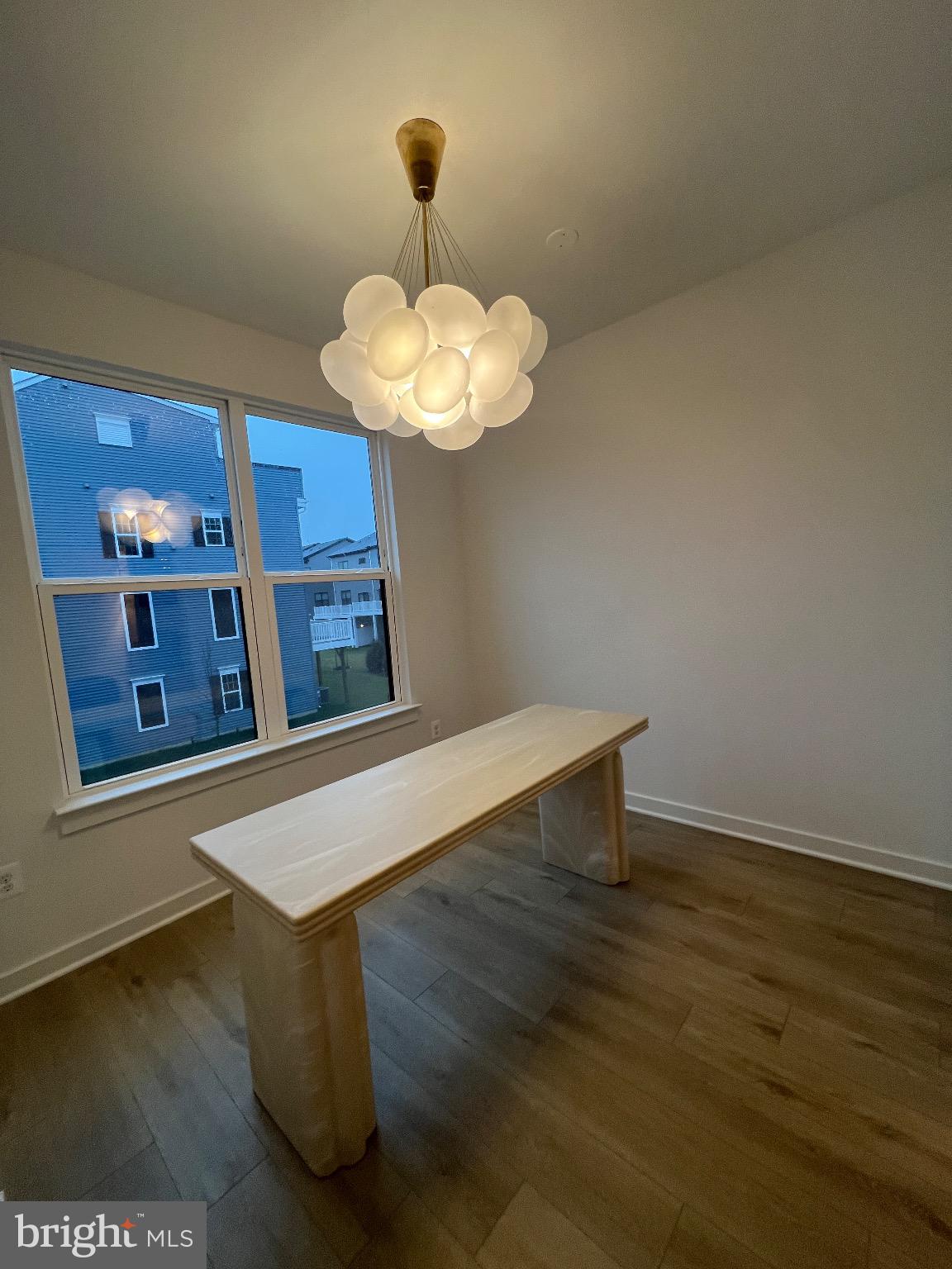 SOUTH LAKE - Residential