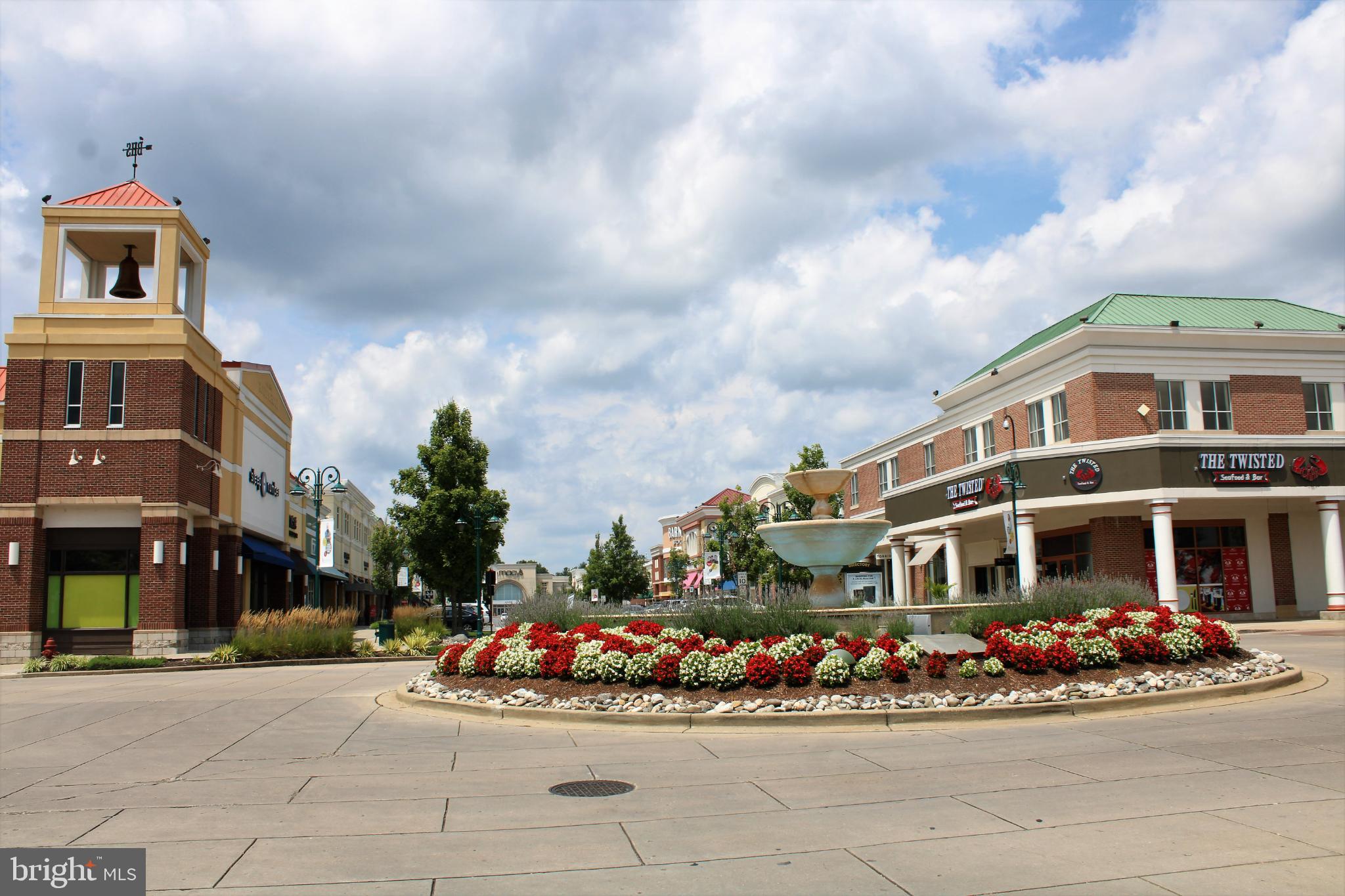 SOUTH LAKE - Residential