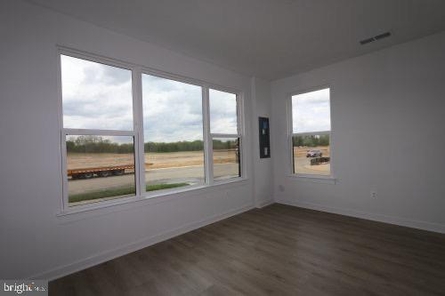 SOUTH LAKE - Residential