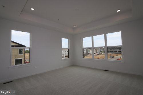 SOUTH LAKE - Residential