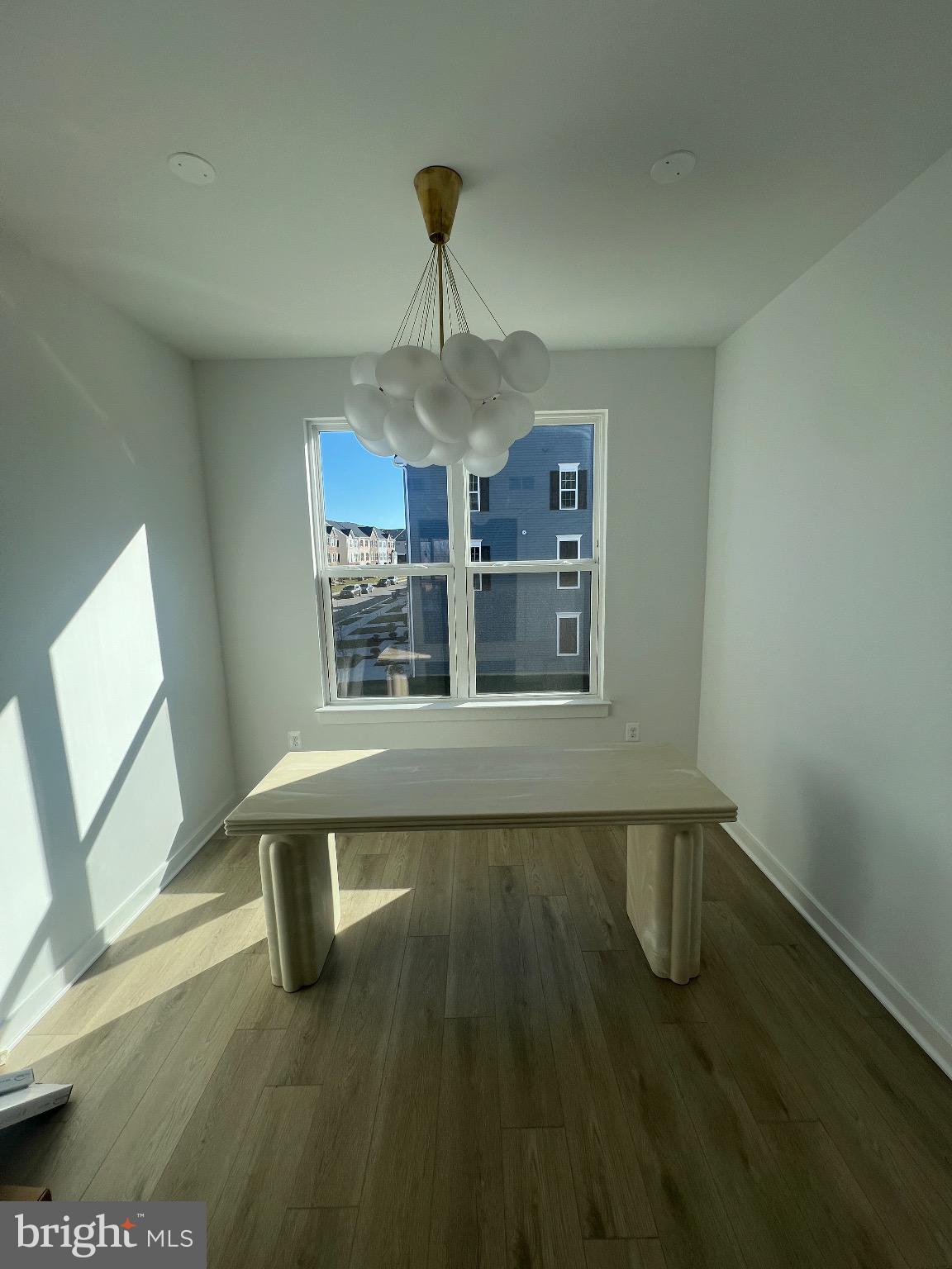 SOUTH LAKE - Residential