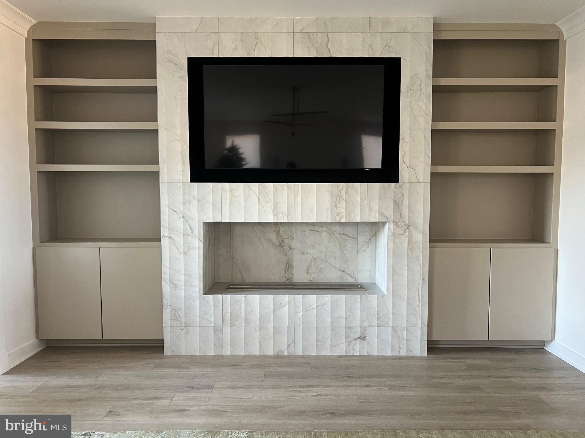 SOUTH LAKE - Residential