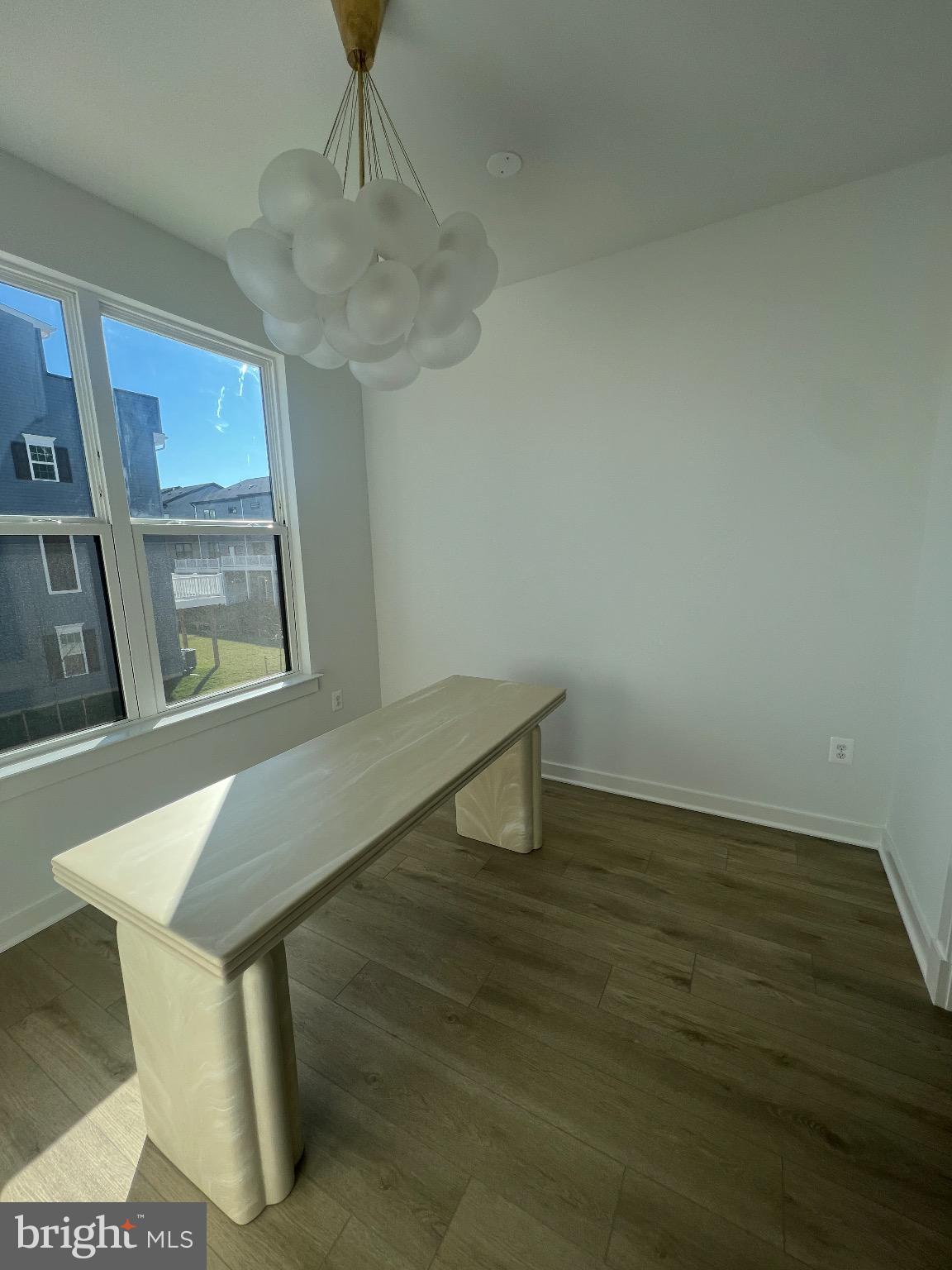 SOUTH LAKE - Residential