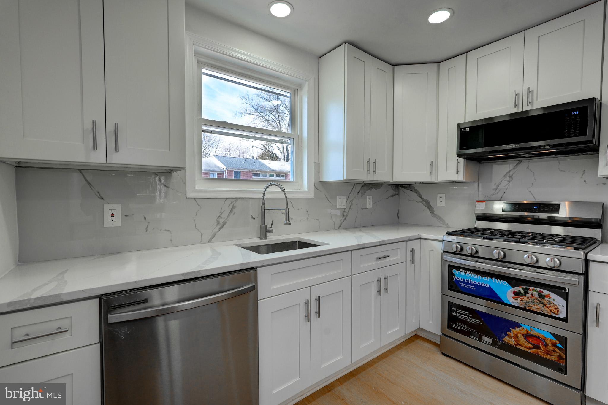 BEL PRE SQUARE - Residential