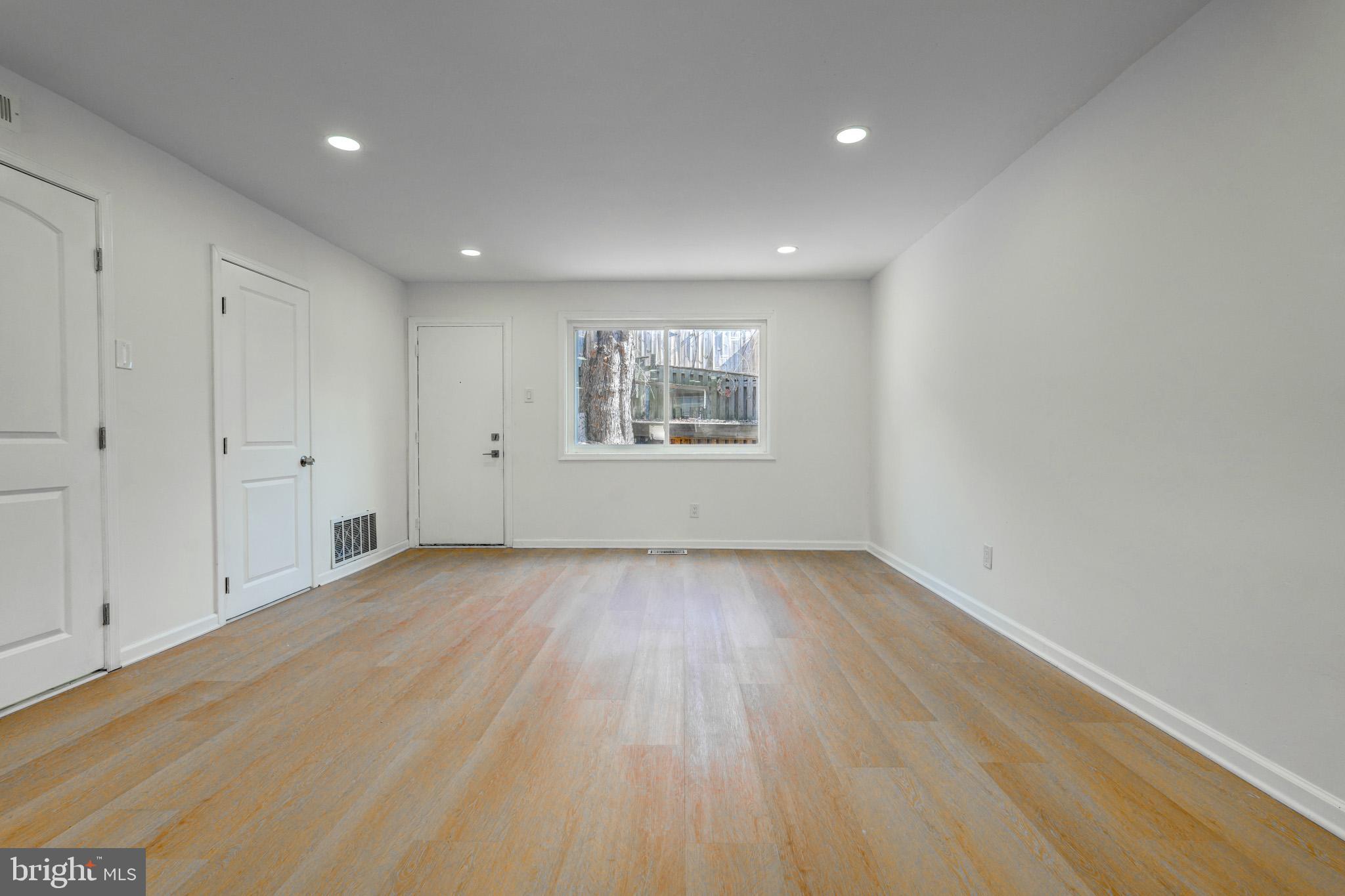 BEL PRE SQUARE - Residential