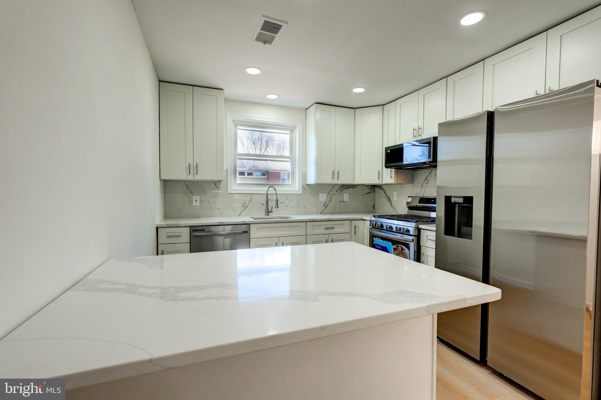 BEL PRE SQUARE - Residential