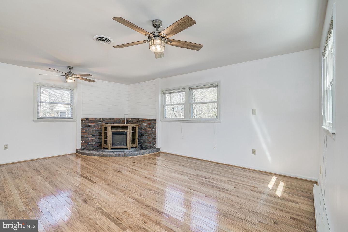 RIVERDALE PARK - Residential Lease