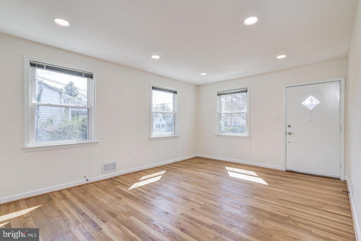 RIVERDALE PARK - Residential Lease