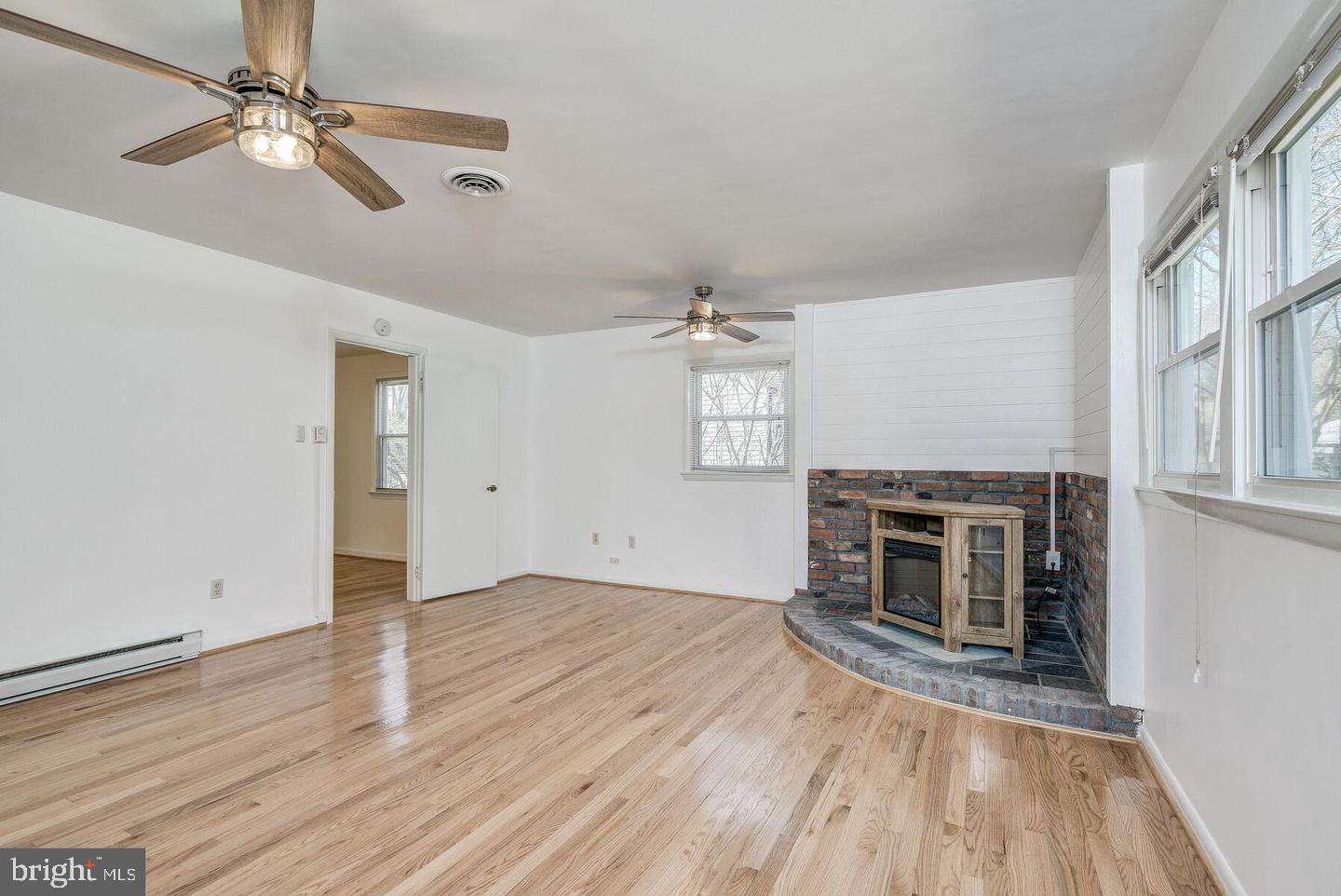 RIVERDALE PARK - Residential Lease