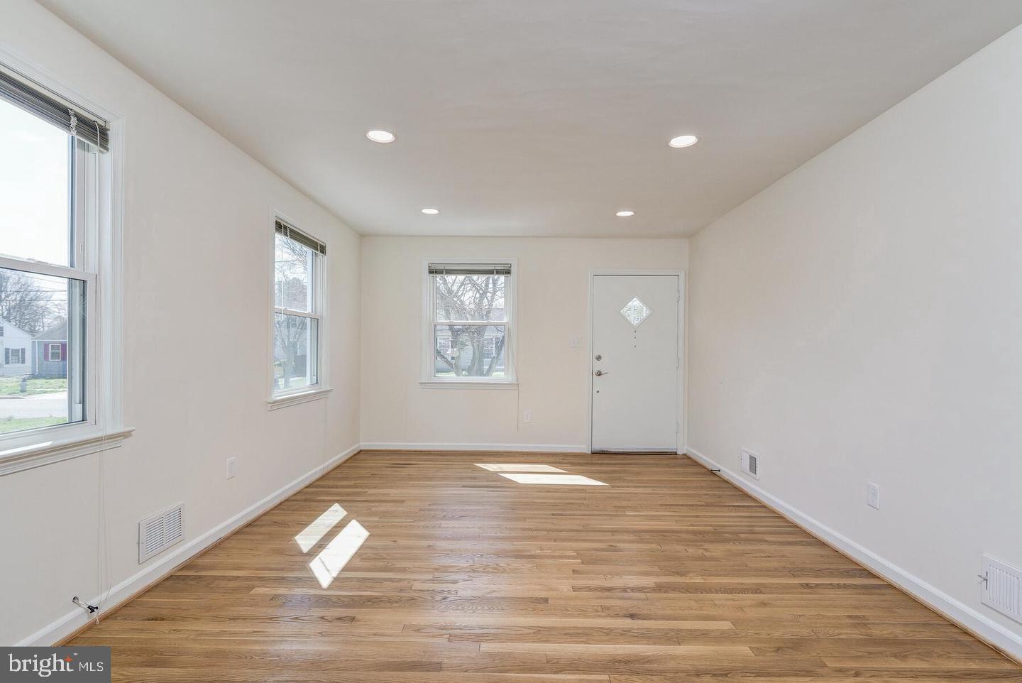 RIVERDALE PARK - Residential Lease