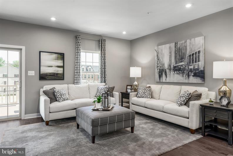 ARMSTRONG VILLAGE - Residential