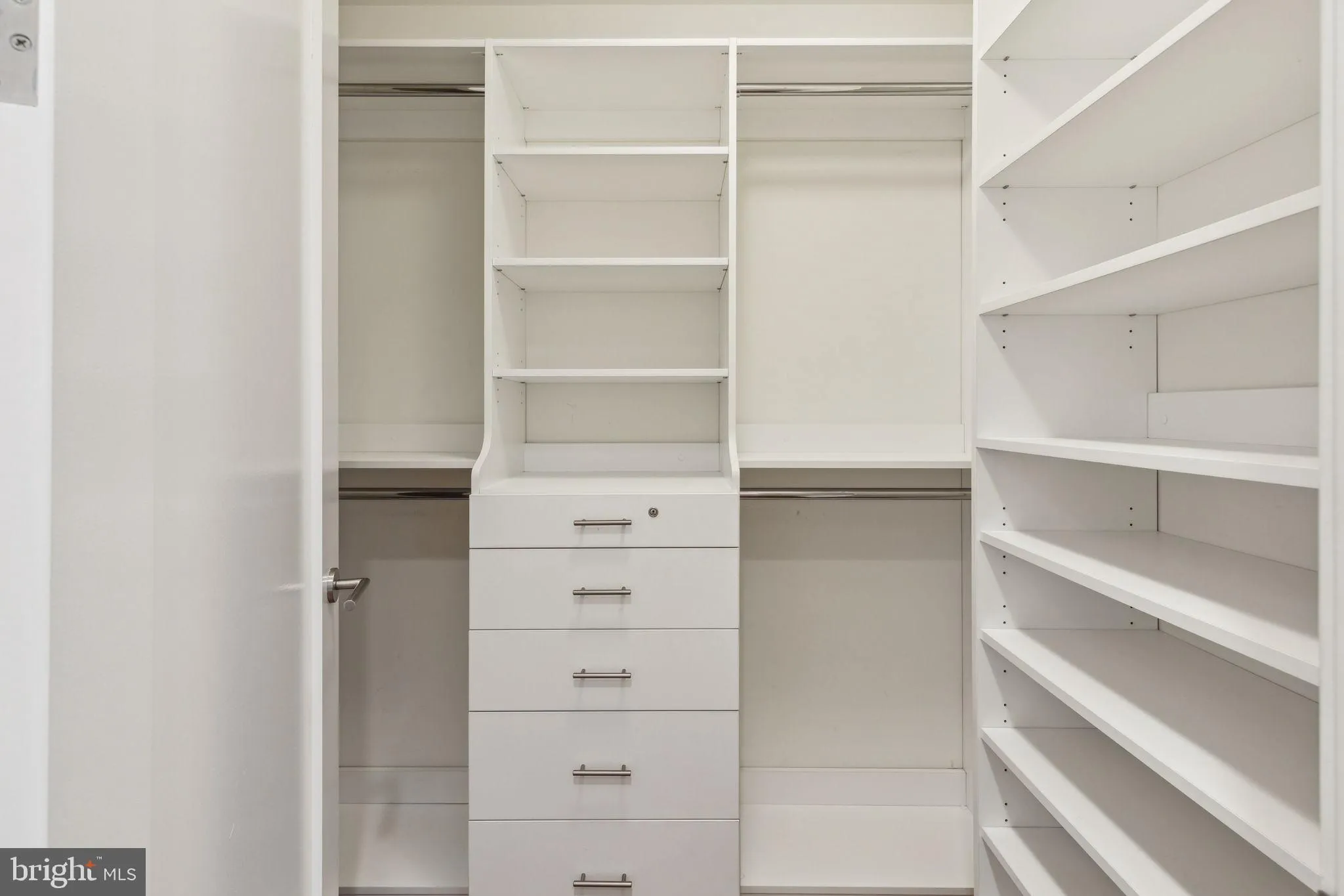 Philadelphia, Pennsylvania 19102, United States, 1 Bedroom Bedrooms, ,2 BathroomsBathrooms,Residential,Active,120578