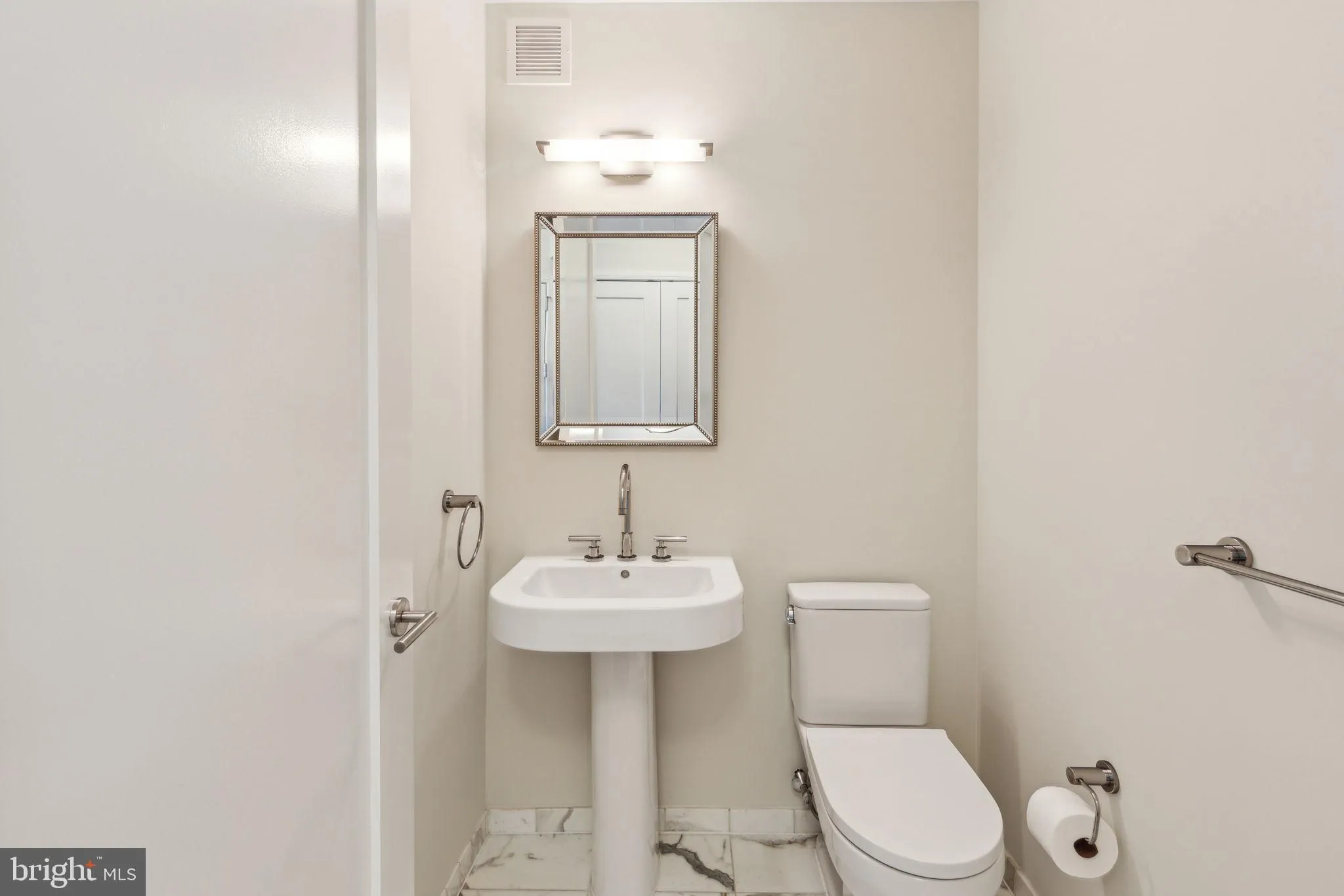 Philadelphia, Pennsylvania 19102, United States, 1 Bedroom Bedrooms, ,2 BathroomsBathrooms,Residential,Active,120578