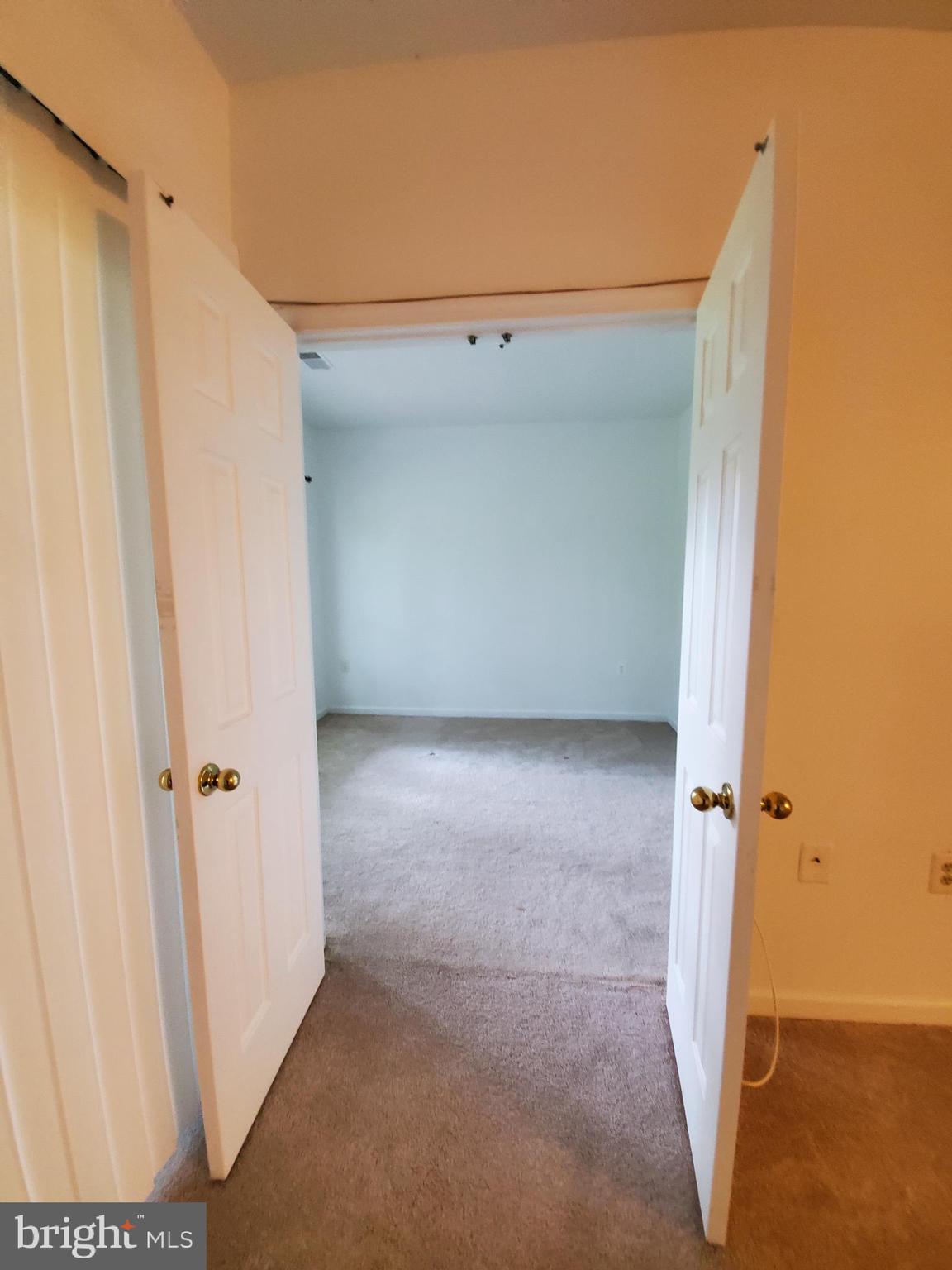 SILVERBROOK FARMS - Residential Lease