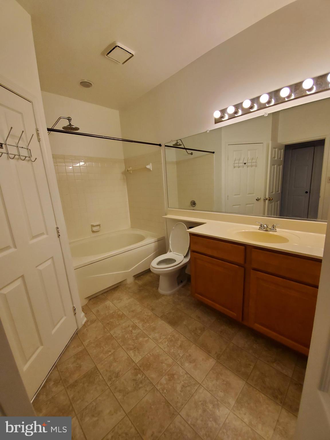 SILVERBROOK FARMS - Residential Lease