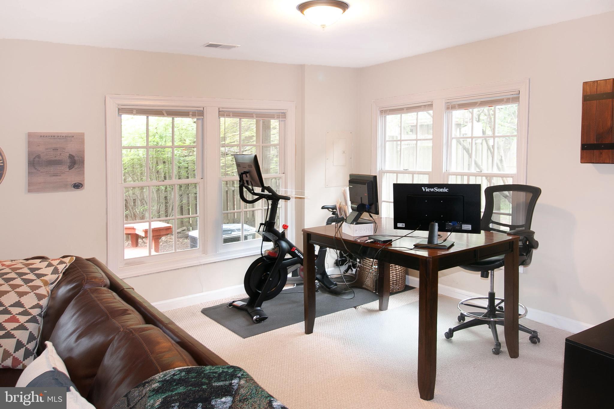 LIFESTYLE AT SULLY STATION - Residential