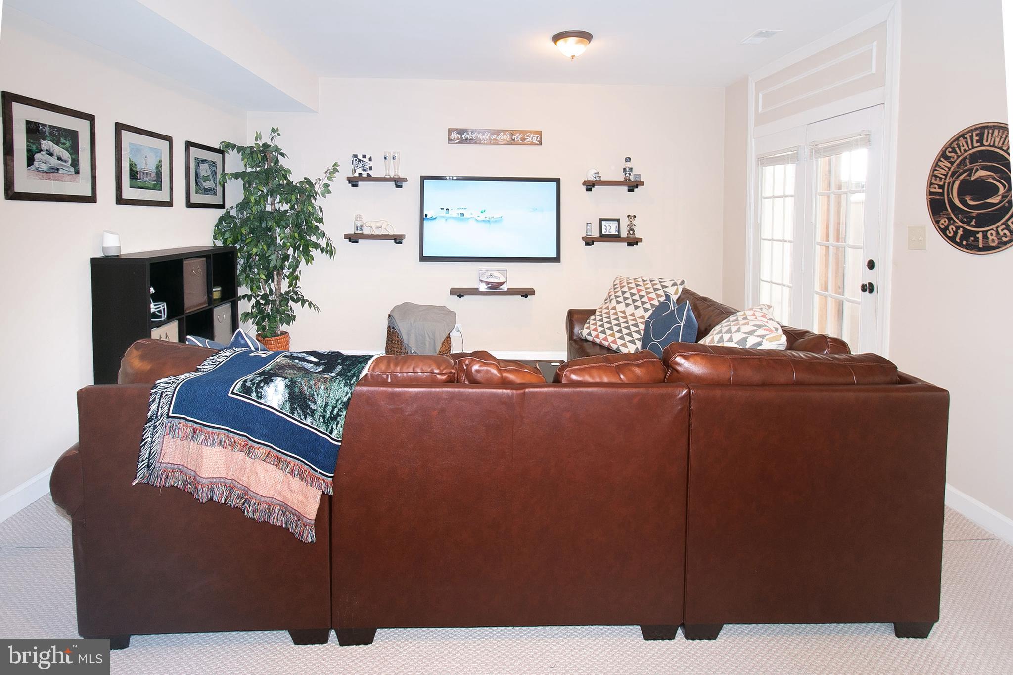 LIFESTYLE AT SULLY STATION - Residential