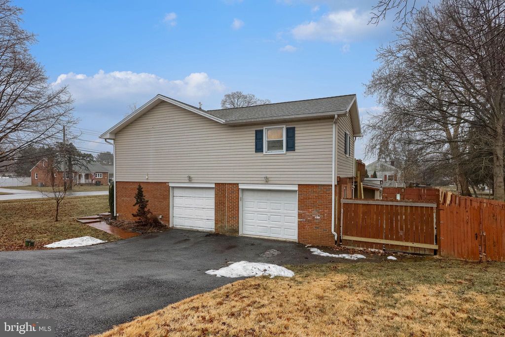 Photo of 402 Philmont Drive, LANCASTER, PA 17601 (MLS # PALA2084022)