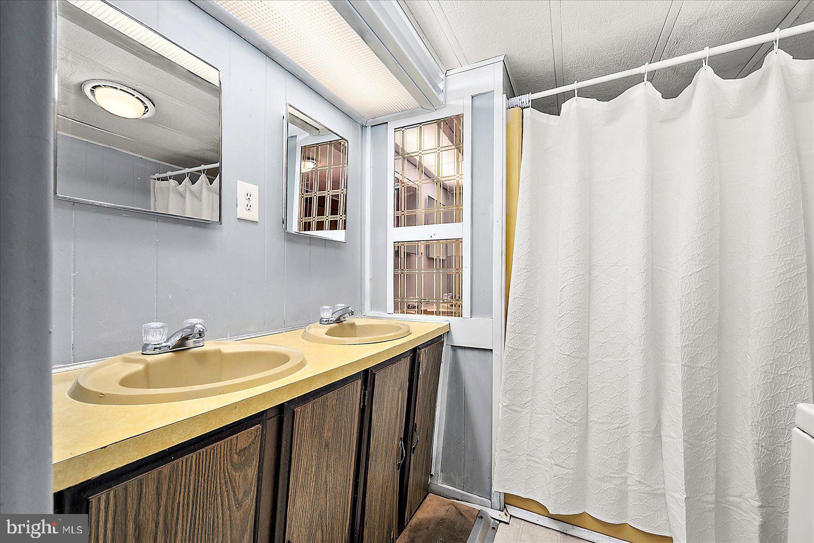 SUNDOWNER MHP - Residential