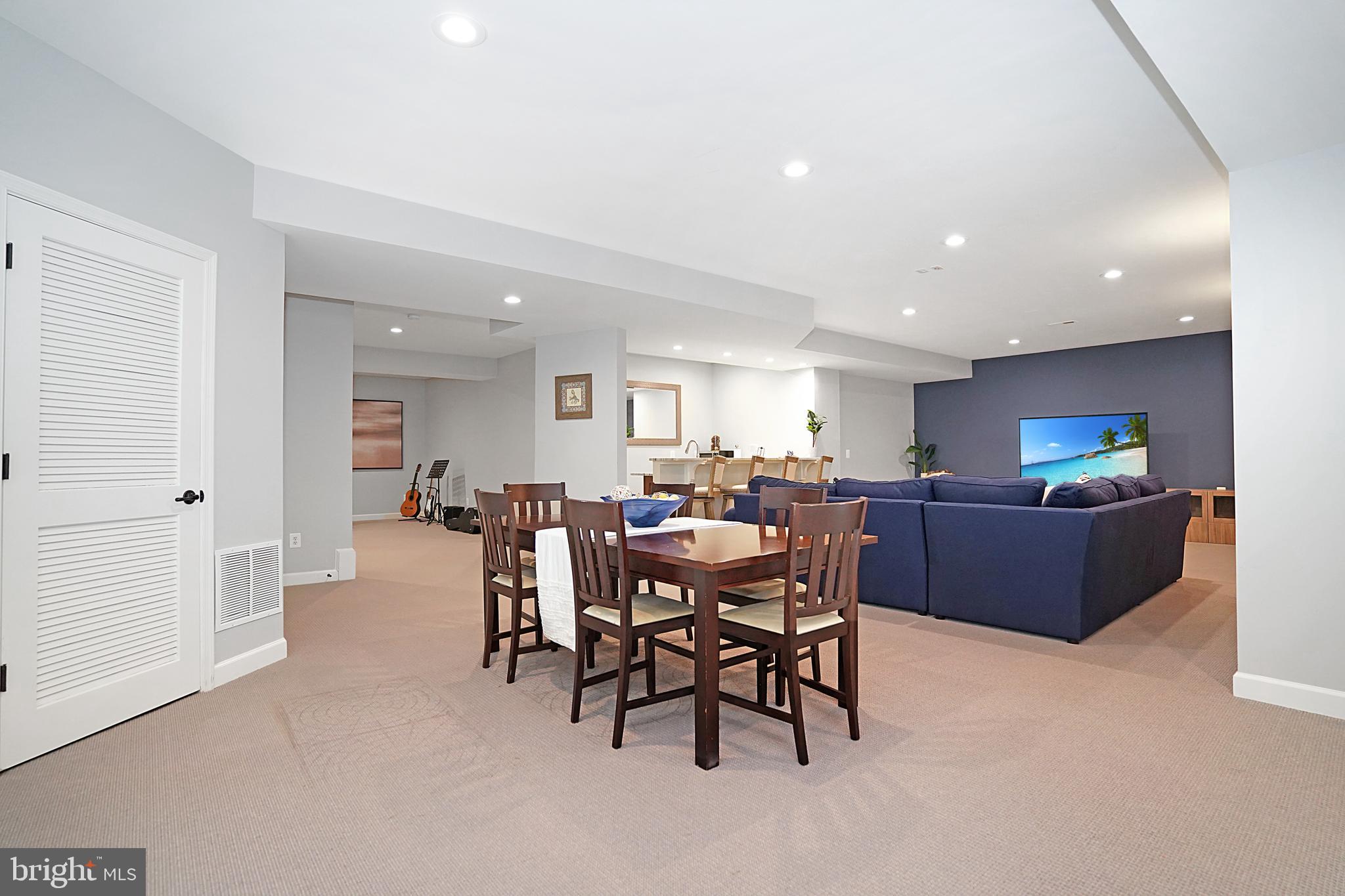 VILLAGE OF WAXPOOL - Residential